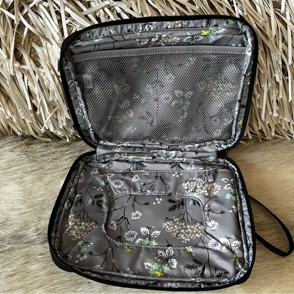 VERA BRADLEY Portable Black Zip Wristlet Baby Changing Pad Wipe Diaper Holder - Picture 12 of 15